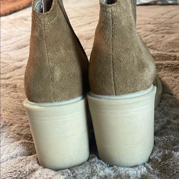 Dolce Vita Tan Heeled Boots with Chunky Heel - Picture 3 of 7